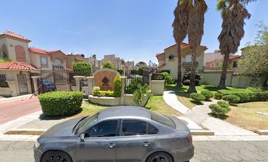 Hermosa casa en remate bancario en Urbi Quinta Montecarlo, Bosques de Hacienda, Cuautitlán Izcalli, Estado de México, México. NO SE ACEPTAN CREDITOS