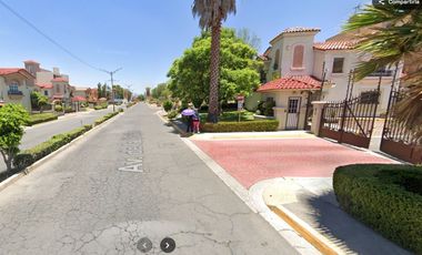 Hermosa casa en remate bancario en Marsella, Urbi Quinta Montecarlo Bosques de Hacienda, Cuautitlán Izcalli, Méx. NO SE ACEPTAN CREDITOS