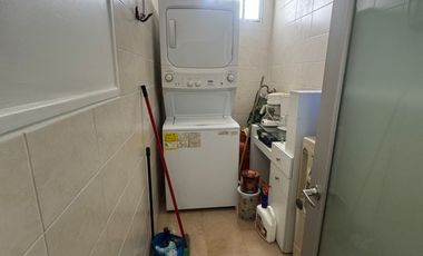 Se alquila local comercial en planta alta en Kennedy.(JP)