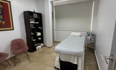 Se alquila local comercial en planta alta en Kennedy.(JP)