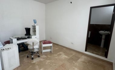 En alquiler local comercial en planta alta en Kennedy.