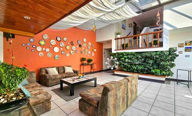 EN VENTA - AMPLIA Y LUMINOSA CASA CON 5 HABITACIONES EN SECTOR AV. ORDOÑEZ LASSO