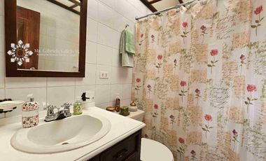 EN VENTA - AMPLIA Y LUMINOSA CASA CON 5 HABITACIONES EN SECTOR AV. ORDOÑEZ LASSO