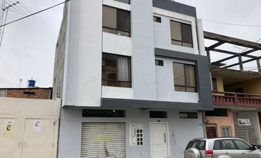 Departamento céntrico en alquiler en Machala – incluye aire acondicionado y agua, ideal para profesionales o parejas