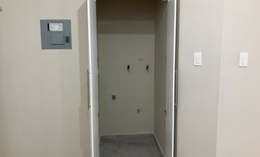 Departamento céntrico en alquiler en Machala – incluye aire acondicionado y agua, ideal para profesionales o parejas