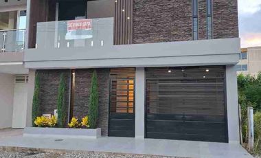 SE VENDE MODERNA CASA DOMOTIZADA – BARRIO SANTA MARTA, YOPAL, CASANARE.