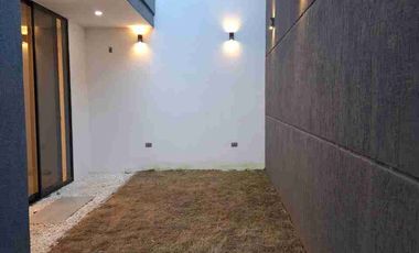 SE VENDE MODERNA CASA DOMOTIZADA – BARRIO SANTA MARTA, YOPAL, CASANARE.