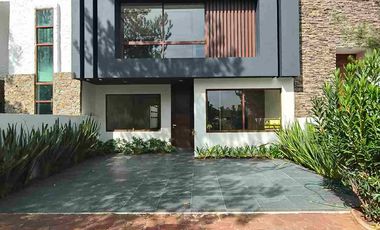 Casa nueva en Venta en coto exclusivo en Vistas Altozano de cuatro recámaras acabados premium con recámara en planta Baja excelentes acabados y en coto exclusivo y lleno de naturaleza