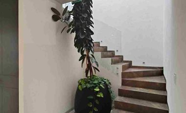 Casa nueva en Venta en coto exclusivo en Vistas Altozano de cuatro recámaras acabados premium con recámara en planta Baja excelentes acabados y en coto exclusivo y lleno de naturaleza