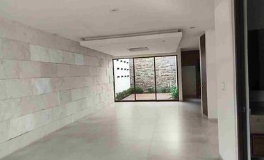 Casa nueva en Venta en coto exclusivo en Vistas Altozano de cuatro recámaras acabados premium con recámara en planta Baja excelentes acabados y en coto exclusivo y lleno de naturaleza