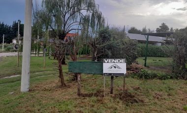 Complejo de 4 Cabañas Barrio Golf y dos lotes lindantes.