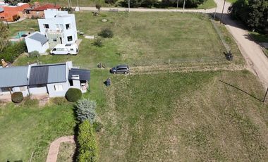 Complejo de 4 Cabañas Barrio Golf y dos lotes lindantes.