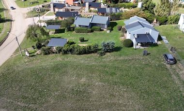 Complejo de 4 Cabañas Barrio Golf y dos lotes lindantes.