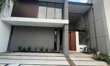 CASA NUEVA DE GRAN AMPLITUD Y 4 HABITACIONES, A UNOS PASOS DEL PARQUE CENTRAL, EN BOSQUES DE SANTA ANITA