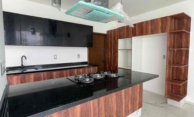 CASA NUEVA DE GRAN AMPLITUD Y 4 HABITACIONES, A UNOS PASOS DEL PARQUE CENTRAL, EN BOSQUES DE SANTA ANITA