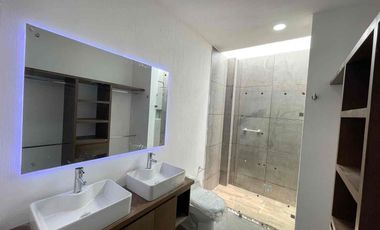 CASA NUEVA DE GRAN AMPLITUD Y 4 HABITACIONES, A UNOS PASOS DEL PARQUE CENTRAL, EN BOSQUES DE SANTA ANITA