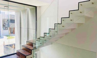 CASA NUEVA DE GRAN AMPLITUD Y 4 HABITACIONES, A UNOS PASOS DEL PARQUE CENTRAL, EN BOSQUES DE SANTA ANITA