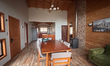 Arriendo casa con tinaja y piscina