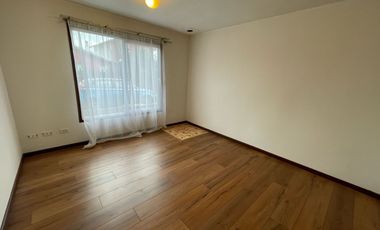 Casa individual, sector Villa La Estancia $ 83.000.000.-