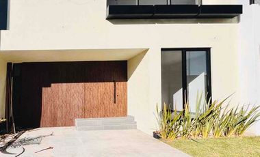 CASA NUEVA EN ZONA BOSQUES DE SANTA ANITA, DENTRO DE COTO FRENTE A ÁREA VERDE
