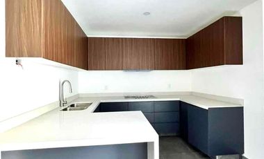 CASA NUEVA EN ZONA BOSQUES DE SANTA ANITA, DENTRO DE COTO FRENTE A ÁREA VERDE