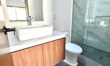 CASA NUEVA EN ZONA BOSQUES DE SANTA ANITA, DENTRO DE COTO FRENTE A ÁREA VERDE