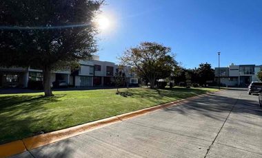 CASA NUEVA EN ZONA BOSQUES DE SANTA ANITA, DENTRO DE COTO FRENTE A ÁREA VERDE