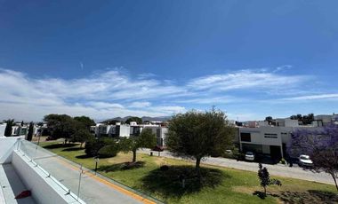 CASA NUEVA EN ZONA BOSQUES DE SANTA ANITA, DENTRO DE COTO FRENTE A ÁREA VERDE