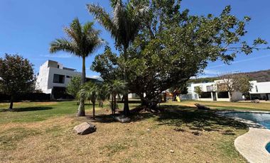 CASA NUEVA EN ZONA BOSQUES DE SANTA ANITA, DENTRO DE COTO FRENTE A ÁREA VERDE