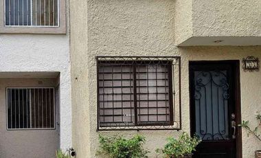 VENTA DE CASA EN JARDINES DEL SAUZ GUADALAJARA