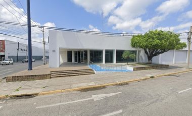 Propiedad Comercial en  Av. Gonzalez Gallo , cerca del Parque Agua Azul !!