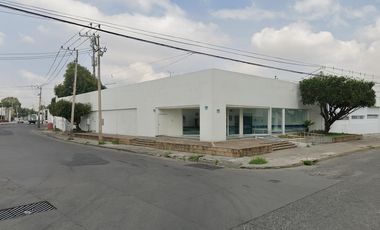 Propiedad Comercial en  Av. Gonzalez Gallo , cerca del Parque Agua Azul !!