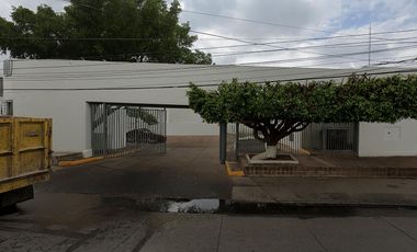 Propiedad Comercial en  Av. Gonzalez Gallo , cerca del Parque Agua Azul !!