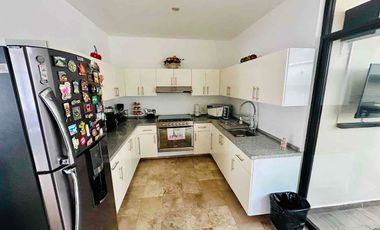 Se vende Hermosa Casa con Terraza Techada