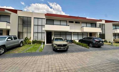 Se vende Hermosa Casa con Terraza Techada