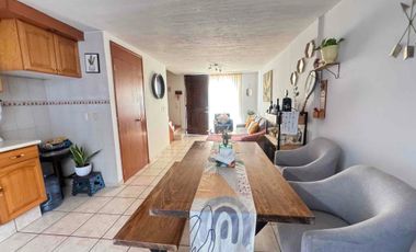 CASA EN COTO EN VILLAS DE LA TIJERA, EN EXCELENTE ESTADO DE CONSERVACIÓN, POR CAMINO REAL A COLIMA, CERCA DE COSTCO