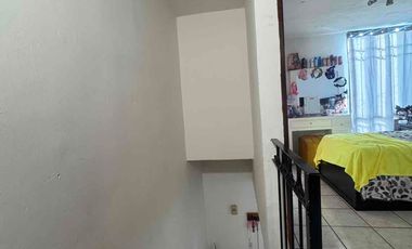 CASA EN COTO EN VILLAS DE LA TIJERA, EN EXCELENTE ESTADO DE CONSERVACIÓN, POR CAMINO REAL A COLIMA, CERCA DE COSTCO