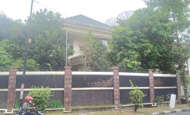 Dijual Rumah di Puri Indah Posisi Hoek LT 752 LB 600 Carport Bisa 10 mobil