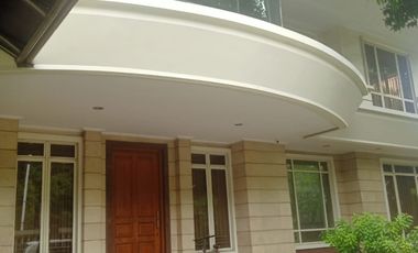 Dijual Rumah di Puri Indah Posisi Hoek LT 752 LB 600 Carport Bisa 10 mobil