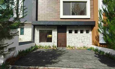 Exclusiva Casa en Venta de tres recámaras acabados de primera calidad y en coto exclusivo en vistas Altozano en Morelia Michoacán