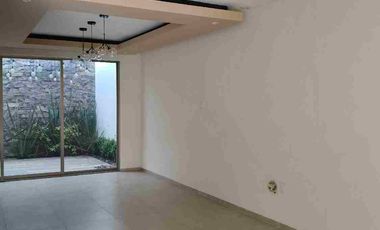 Exclusiva Casa en Venta de tres recámaras acabados de primera calidad y en coto exclusivo en vistas Altozano en Morelia Michoacán