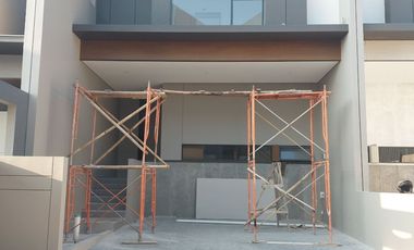 RUMAH BARU MODERN TROPIS MEWAH SIAP HUNI DI SETRA DUTA BANDUNG UTARA
