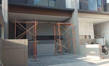 RUMAH BARU MODERN TROPIS MEWAH SIAP HUNI DI SETRA DUTA BANDUNG UTARA