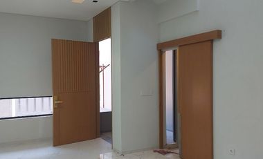 RUMAH BARU MODERN TROPIS MEWAH SIAP HUNI DI SETRA DUTA BANDUNG UTARA