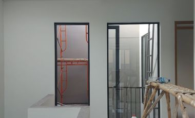 RUMAH BARU MODERN TROPIS MEWAH SIAP HUNI DI SETRA DUTA BANDUNG UTARA