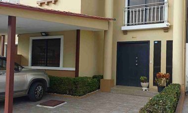Vendo hermosa casa en Vila club, amplia con piscina 5 dormitorios 6 baños