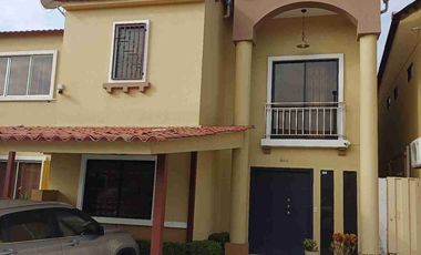 Vendo hermosa casa en Vila club, amplia con piscina 5 dormitorios 6 baños