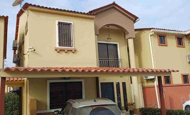 Vendo hermosa casa en Vila club, amplia con piscina 5 dormitorios 6 baños