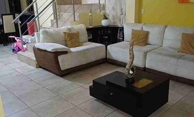Vendo hermosa casa en Vila club, amplia con piscina 5 dormitorios 6 baños