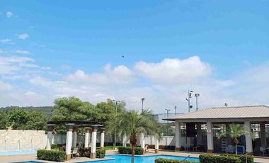 Vendo hermosa casa en Vila club, amplia con piscina 5 dormitorios 6 baños
